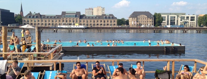 Badeschiff Berlin is one of Schwimmbad.