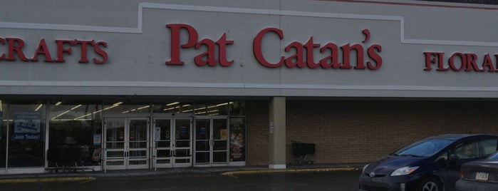 Pat Catan's Craft Center is one of Locais curtidos por Beth.