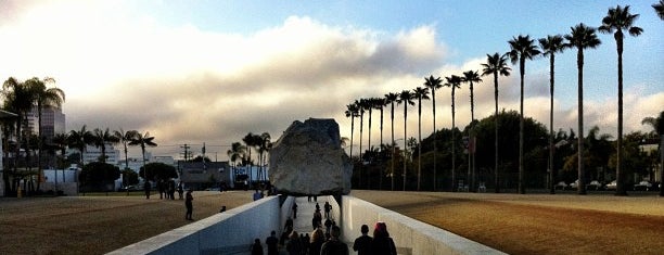 Levitated Mass is one of To try.