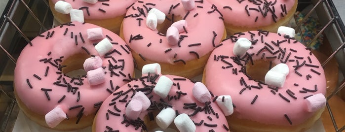 Dunkin' Donuts is one of Posti che sono piaciuti a christopher.