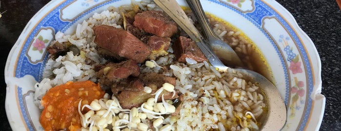 Pecel Madiun & Sambal Tumpang Hj. Sarkiyah is one of Kuliner Mojokerto.