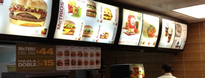 McDonald's is one of Locais curtidos por Arturo.