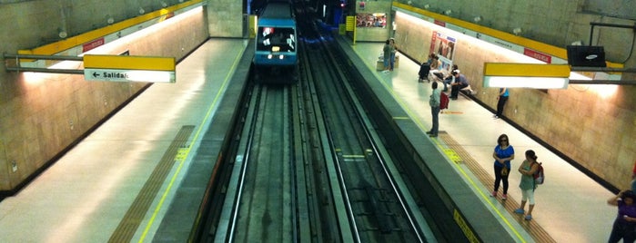 Metro Vespucio Norte is one of Lugares....