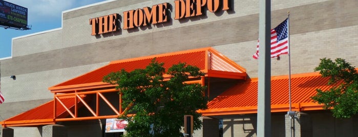The Home Depot is one of Tempat yang Disukai Andrea.