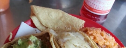 Tacos La Bici is one of Locais curtidos por Aline.