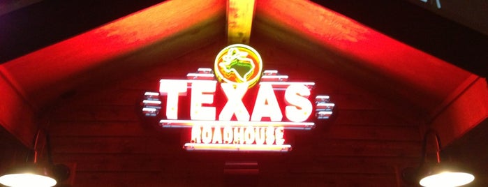 Texas Roadhouse is one of สถานที่ที่ Julie ถูกใจ.