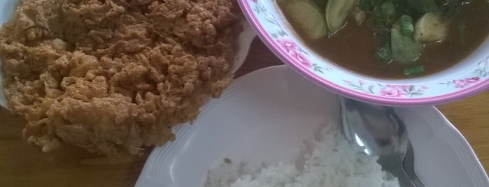 Mangkon Khap Kaew is one of Favorite Food.