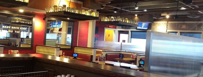 Chili's Grill & Bar is one of Bars Ive Drank At.