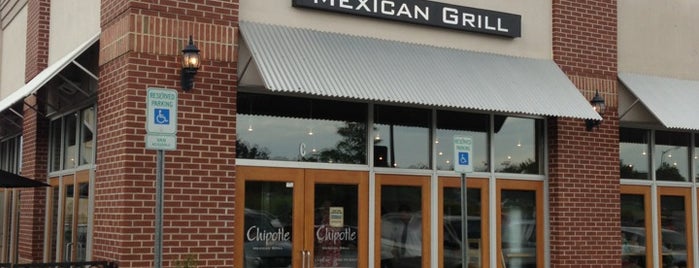 Chipotle Mexican Grill is one of Lugares favoritos de Lori.