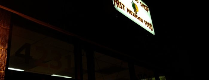 Nico's Taco Shop is one of Lugares favoritos de Christopher.