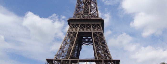 Torre Eiffel is one of Monuments everywhere.