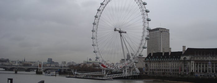 The London Eye is one of Monuments everywhere.