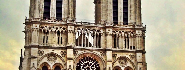 Catedral de Notre-Dame de Paris is one of Monuments everywhere.