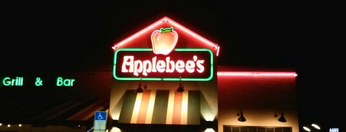 Applebee's Grill + Bar is one of Bev : понравившиеся места.