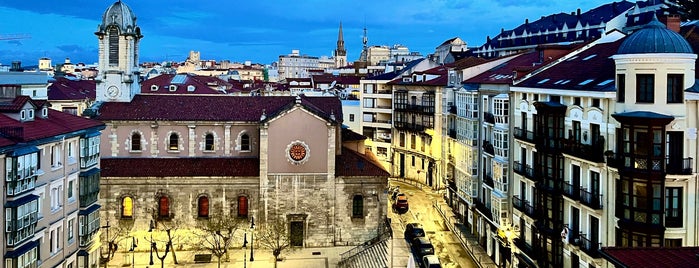 Plaza de Cañadío is one of Santander.