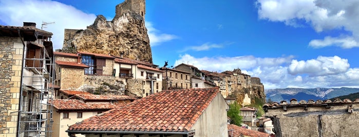 Frias is one of Castillos y pueblos medievales.