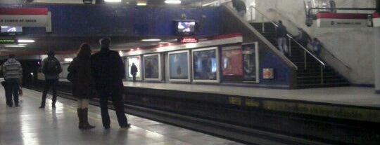 Metro Manuel Montt is one of Estaciones Metro de Santiago.