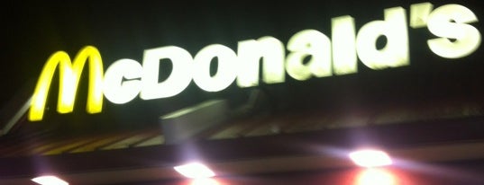 McDonald's is one of สถานที่ที่ Senator ถูกใจ.