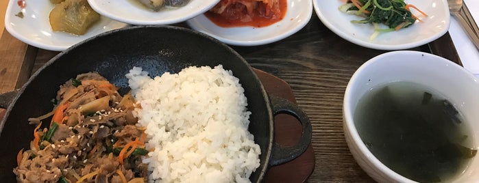 마마스 Mamas Korean Restaurant is one of Korean foodssss.