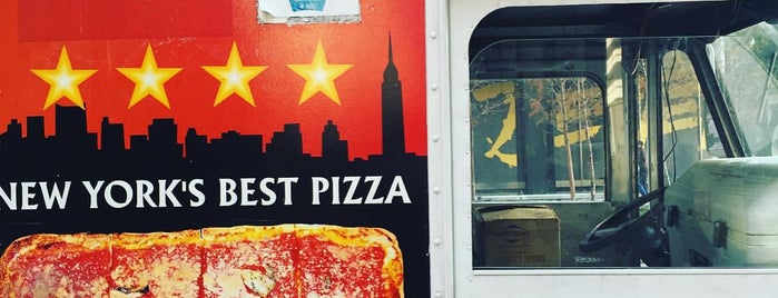 Jiannetto's Pizza Truck (Downtown) is one of Tempat yang Disukai Michael.