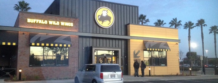 Buffalo Wild Wings is one of Locais curtidos por Rowena.