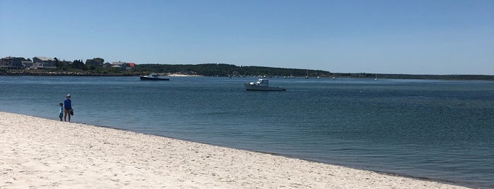 Scarborough Beach is one of Lugares favoritos de Taylor.