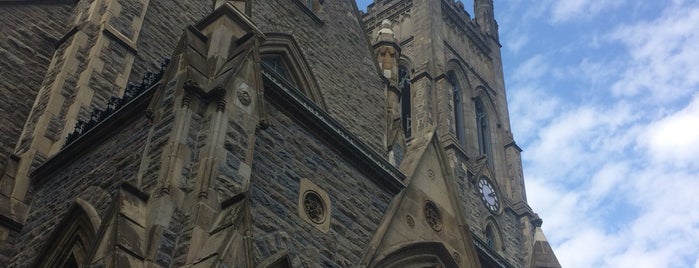 Archevêché de Montréal is one of Eglises.