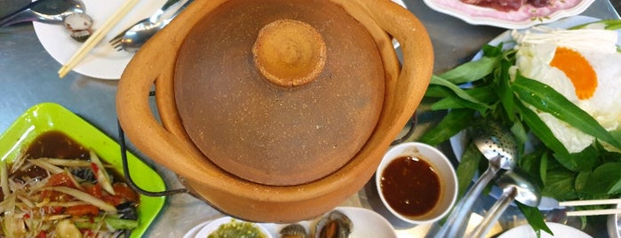 กรุง จิ้มจุ่ม (สะพาน 2) is one of Locais curtidos por Afil.