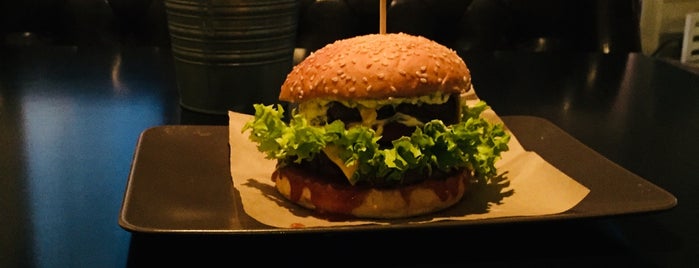 Burger & Smoke is one of Orte, die Valentin gefallen.