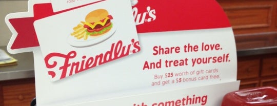 Friendly's is one of Nadineさんのお気に入りスポット.