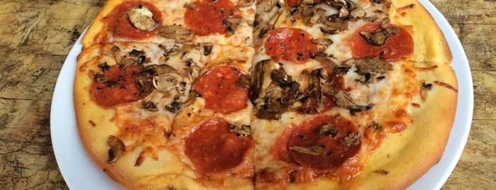 Pomodoro Pizza is one of Tempat yang Disukai dedi.