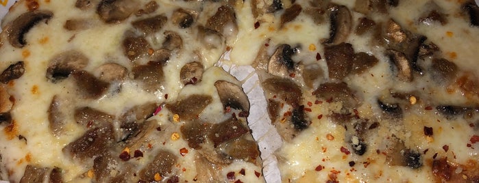 Big Mamas & Papas Pizzeria is one of Must Try Pizza.
