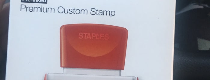 Staples is one of Locais curtidos por Bruce.