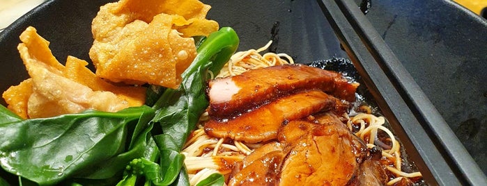 Wong Kee Wanton Noodles is one of Kimmie 님이 저장한 장소.