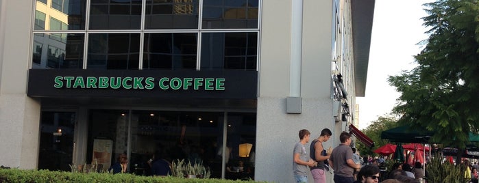 Starbucks is one of nuevos contactos.