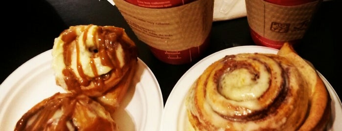Cinnabon is one of Cristianさんのお気に入りスポット.