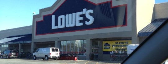 Lowe's is one of Orte, die Merlina gefallen.