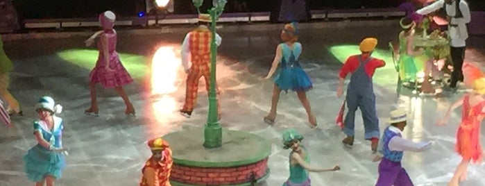 DISNEY ON ICE 2013 - Princess & Heroes is one of Endonezya.