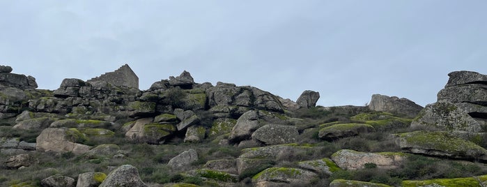 Castelo de Monsanto is one of Castelos.