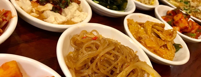 Oh Geul Boh Geul 오글보글 is one of Korean Food.