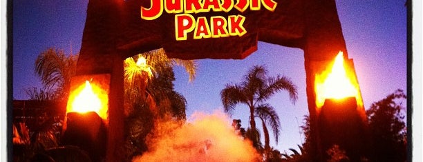 Jurassic World - The Ride is one of Locais curtidos por ♠️Eda♠️.