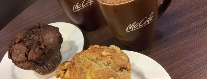 McDonald's & McCafé is one of สถานที่ที่ ÿt ถูกใจ.