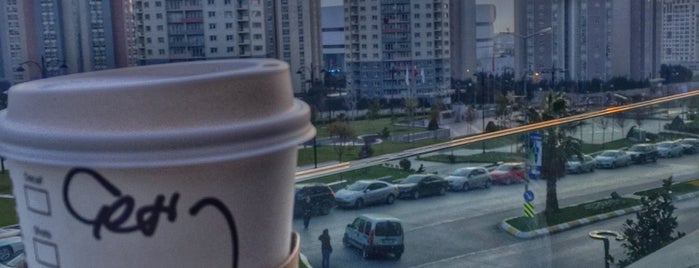 Starbucks is one of Locais curtidos por Olga.