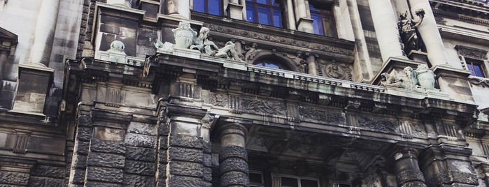 Österreichische Nationalbibliothek is one of Wien.