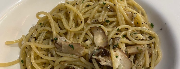 The Wicked Garlic is one of Live to Eat (SG).