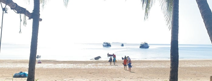 Chumphon Diving Center is one of Editing.