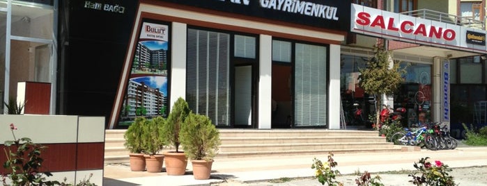 Muhtar Gayrimenkul is one of Lieux qui ont plu à Yunus.