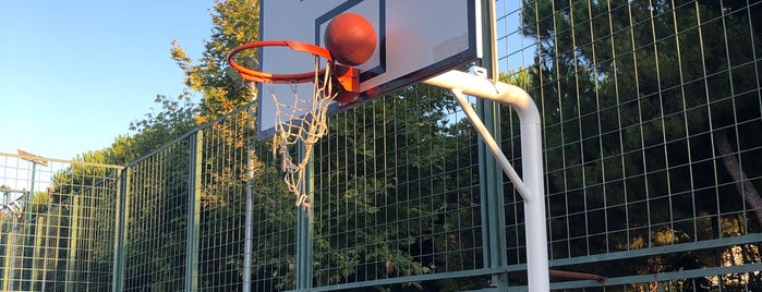 Özgürlük Parki Basketbol Sahalari is one of Tempat yang Disimpan ⚓️Ceyda.