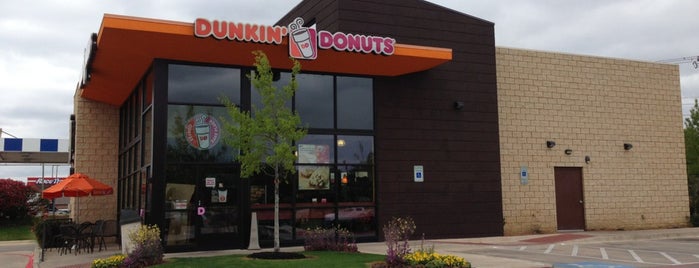 Dunkin' is one of Lieux qui ont plu à Terry.