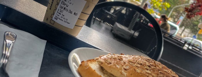 Starbucks is one of Posti che sono piaciuti a Semin.